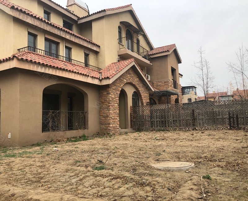 孔雀城瑞园别墅,西边户200平花园,集中供暖,本满二省大税