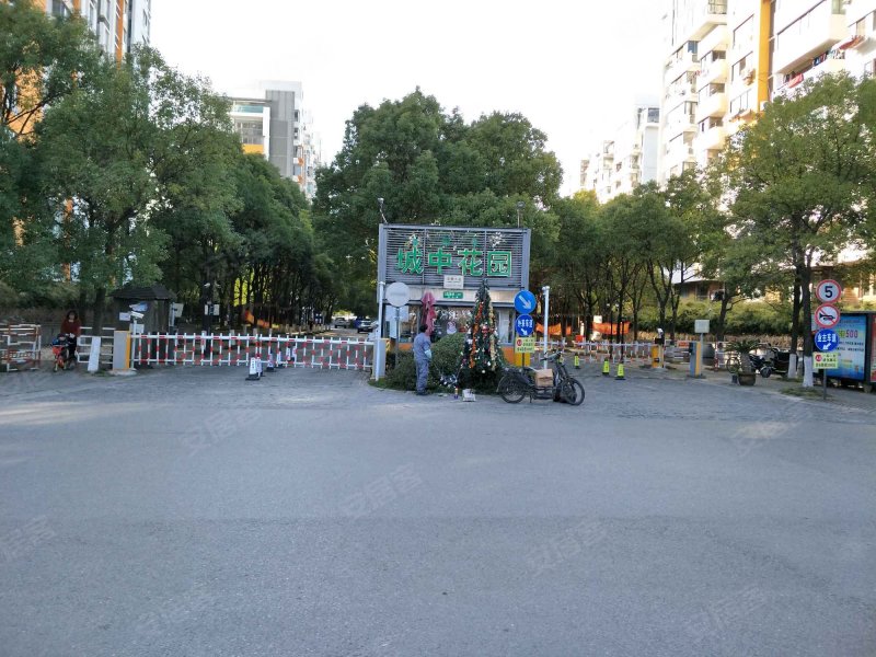 康桥半岛城中花园 