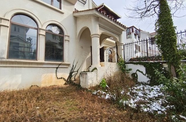 滇池卫城微风岛4室3厅210㎡580万二手房图片