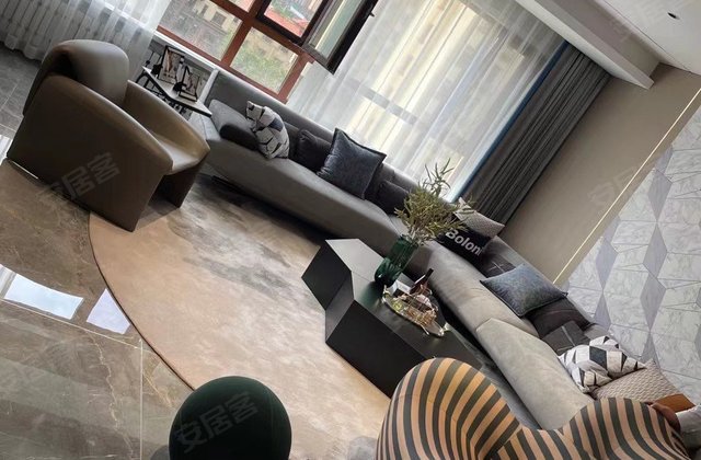 呼伦万丽城4室2厅3卫高端小区 呼伦万丽城 141平 特价房源6800一平