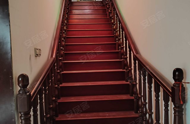 昆吾花园(二期)3室2厅216㎡240万二手房图片