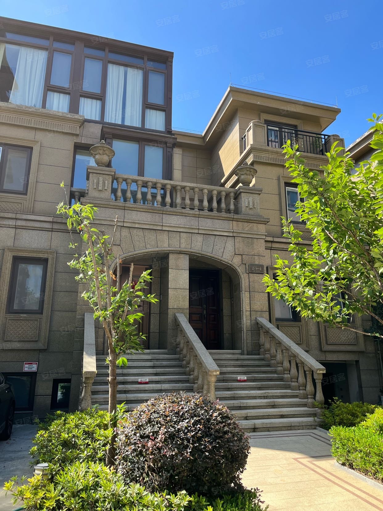 紫金华府(别墅)2室1厅1卫257.82㎡南1580万