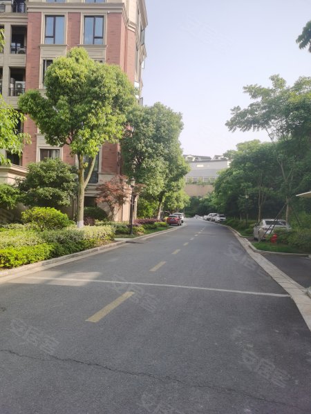 绿城桃源小镇芳菲郡