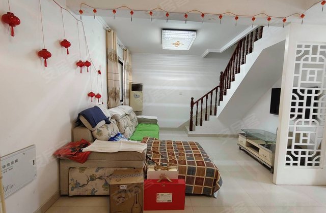 世纪广场4室2厅120㎡73.8万二手房图片