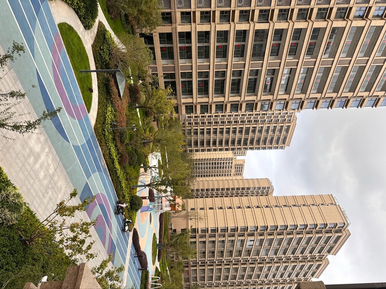 远创宸樾精装大4房面对school房东急售只要239w