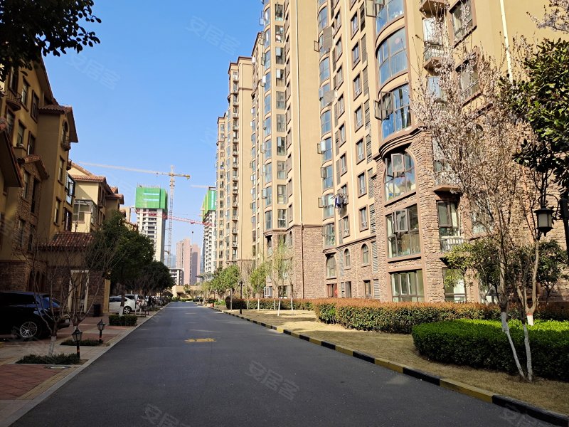 蓝天卡梅尔小镇