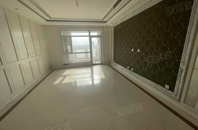 塞纳荣府3室2厅134㎡112万二手房图片