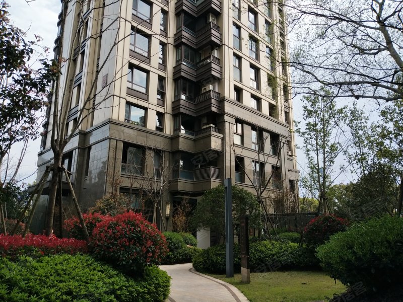 吕浦湾,车站大道350号