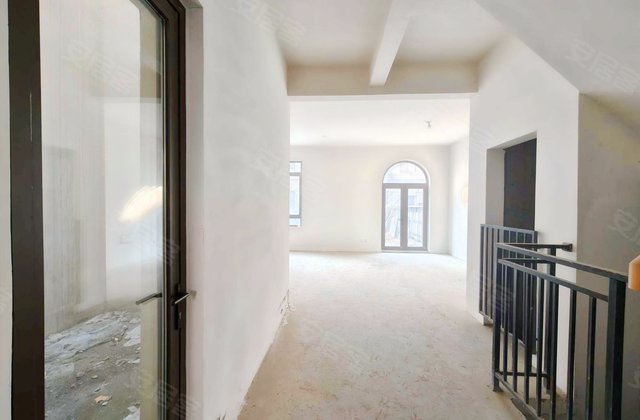 鲁商蓝岸丽舍(御园别墅)5室2厅230㎡1560万二手房图片