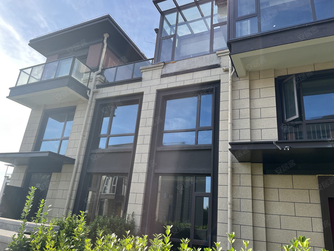 城东鉴湖印象现房边套湖景排屋满二送双车位随时可看房