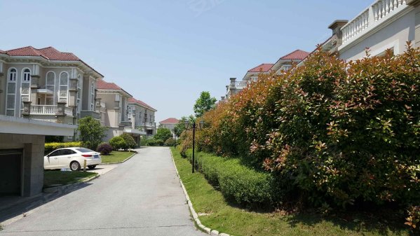 太仓市璜泾镇江南水郡126平上下复试毛坯房3室2厅2卫88万