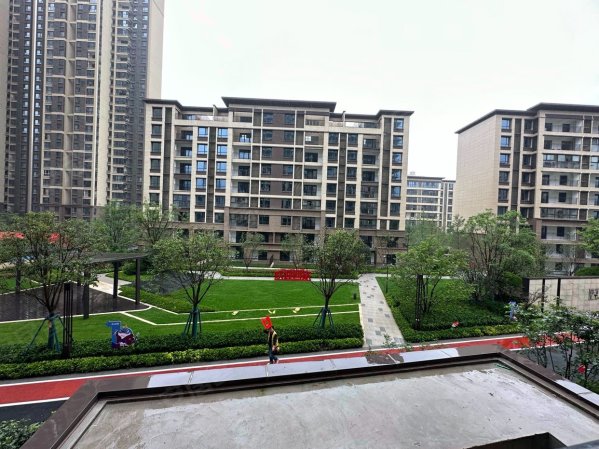 30平露台 ,大华锦绣前城(一期)二手房,268万,3室2厅,2卫,127平米-西安