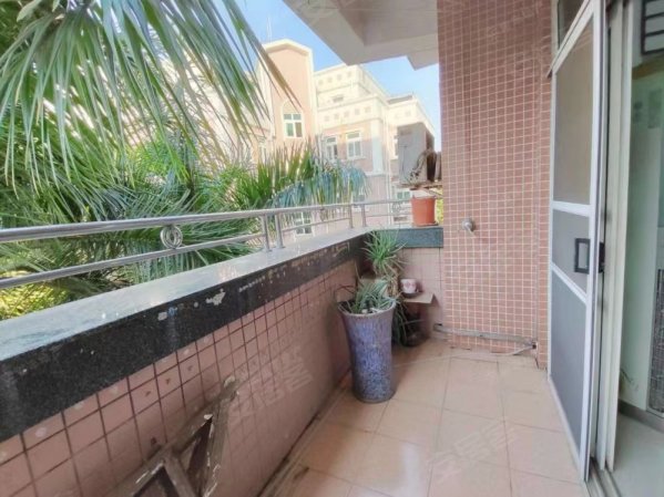 金丰花园天景居 中间楼层采光好 出行方便 适合刚需小三居