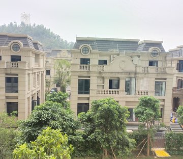 常平绿地公馆双拼别墅 前后花园有地下室双车位使用面积450平