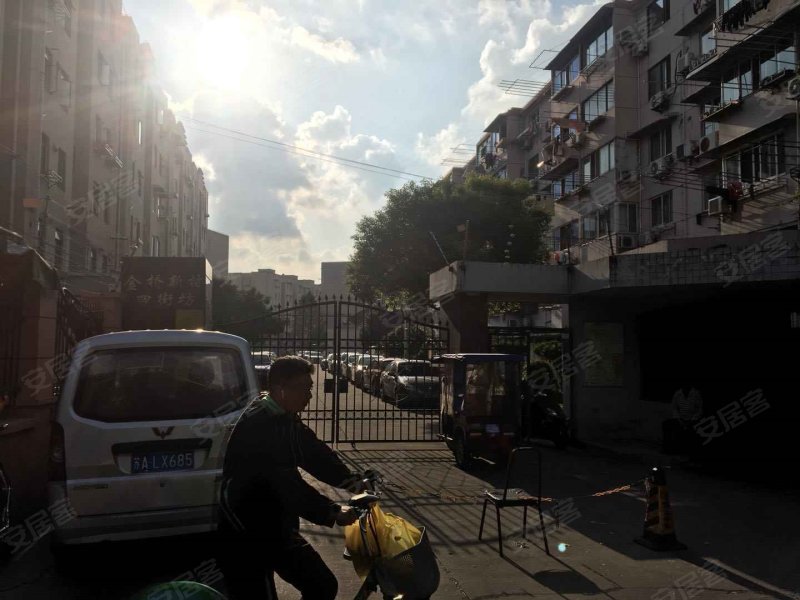 金桥新村四街坊台儿庄小区 