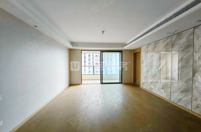 精装 142平 电梯房 4室 南北通透 楼层好 视野无遮挡