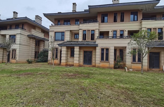 麓山温泉小镇别墅