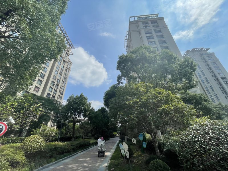 绿地昌吉名邸新里米兰公寓