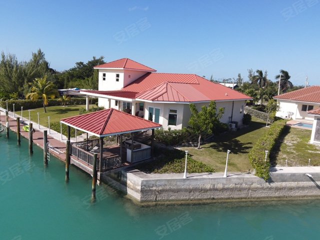 巴哈马约¥419万运河前家与充足的码头二手房公寓图片