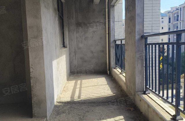 东山金色海岸4室2厅138㎡72万二手房图片