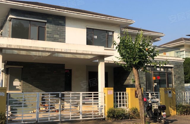 东逸湾2期 占地450方 独立别墅 坐北向南位置好 靠近公园