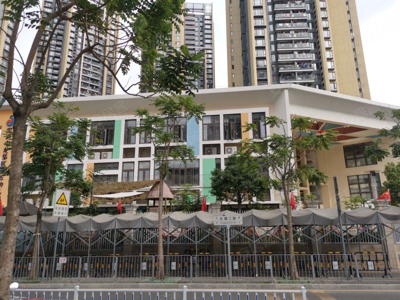 路; 229路东亚村路口520米51路成达工业区535米51路汝湖中学633米10路