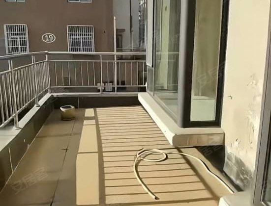 房东直卖 南北双露台 采光好，前无遮挡，物业低