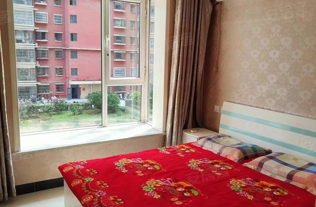 亚太新城的次新房 装修好 交通便利 
周边配套好
。