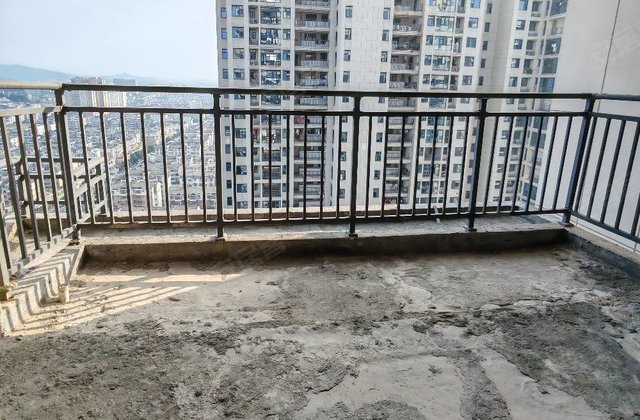 东山中央首府4室2厅107㎡73万二手房图片