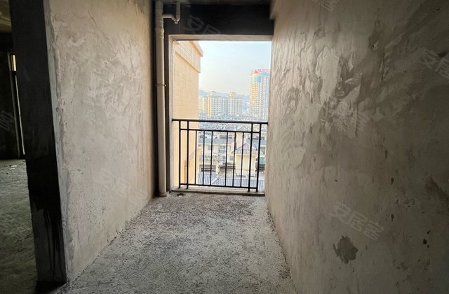 景地莱蒙帝景3室2厅139.2㎡42万二手房图片