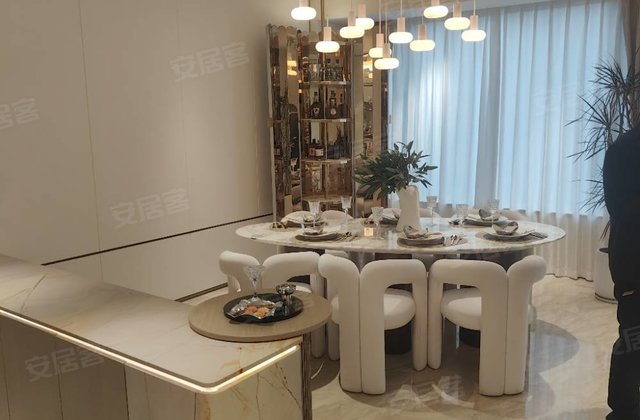 中盛铂珺府3室2厅182㎡350万二手房图片