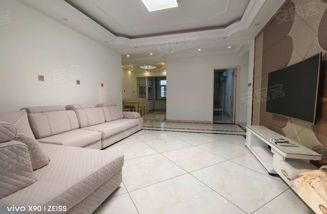 盐阜天鹅丽都3室2厅137.78㎡78.8万二手房图片