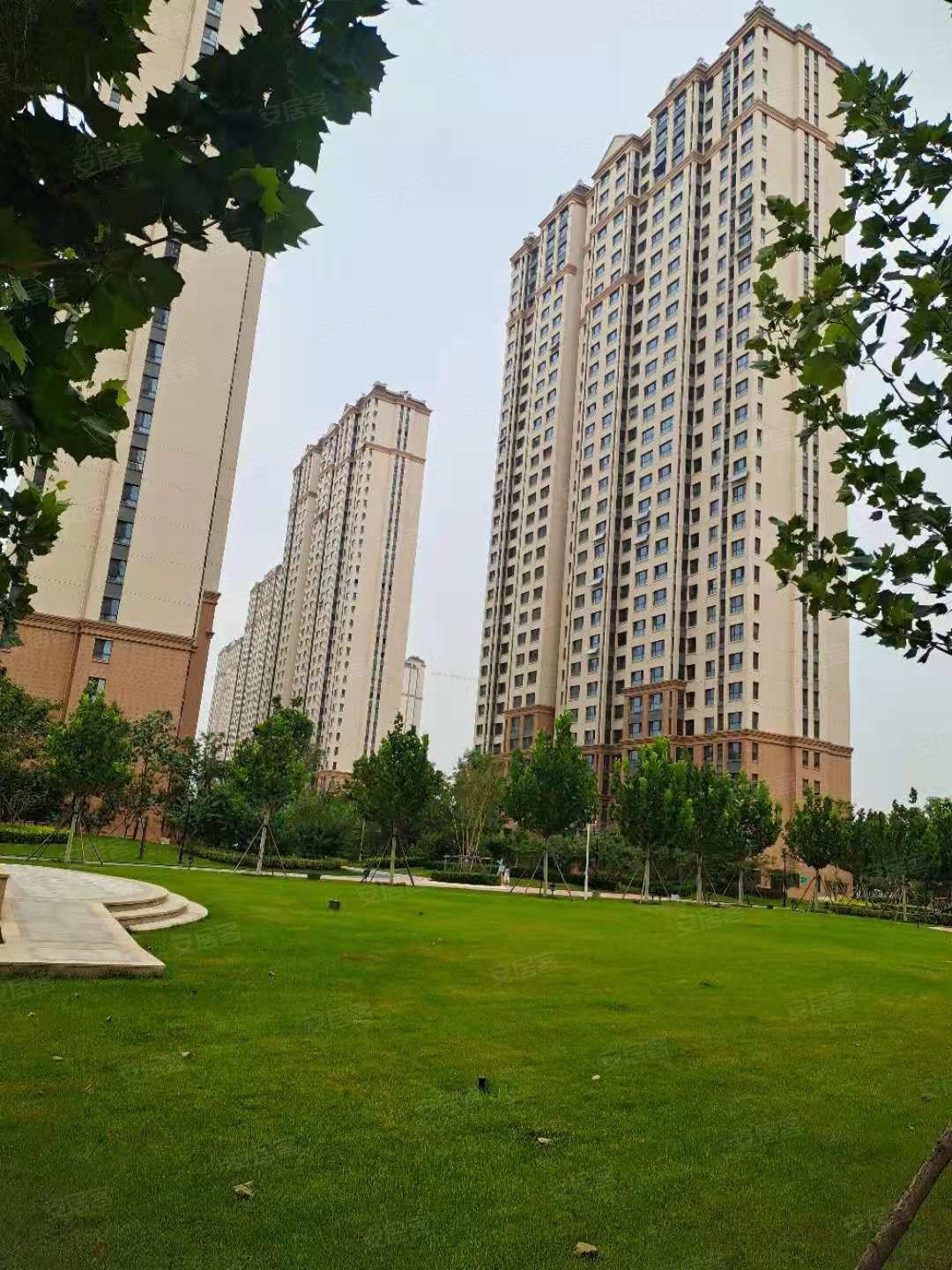 华中品质假日丽城超值大三居中间楼层价格可议看房方便