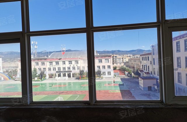 香巴拉旅游小镇3室2厅123㎡60万二手房图片