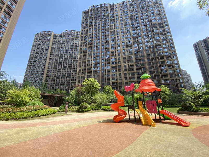 绿都万和城(七区)