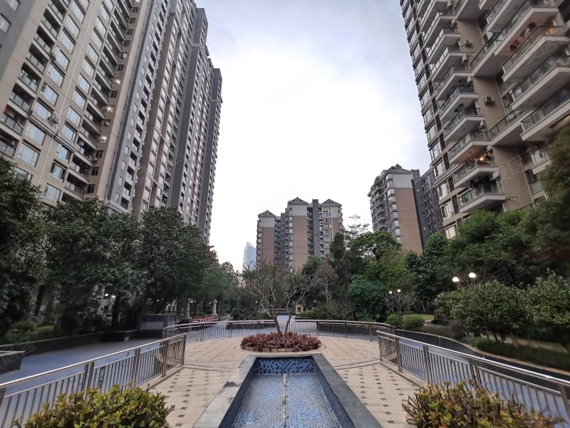 包含时代城广场(东莞市宏伟路1号)的词条