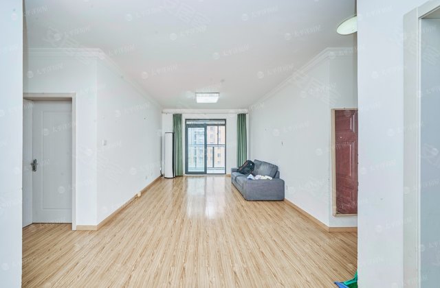 近地铁 朝南 楼层好 刚需两居 居住密度低 楼龄新