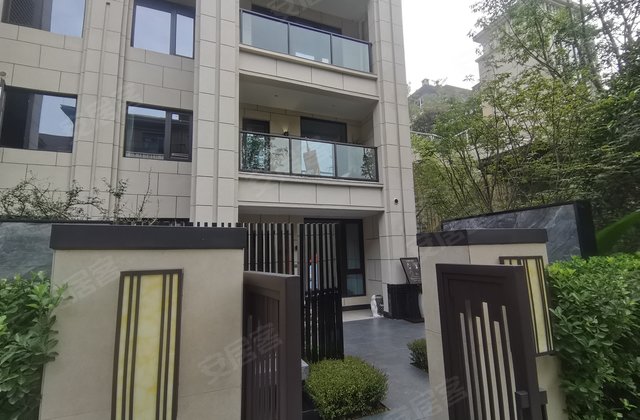 海兰云天湖山壹号别墅