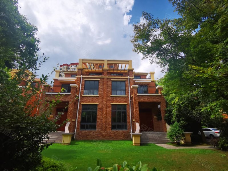 上海花园别墅!东边套!花园300平!每层都送大露台,喝茶赏景