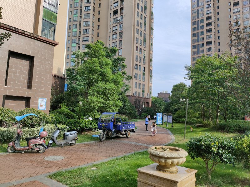 凯旋城(通站南路)