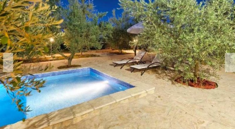 克罗地亚约¥842万Barbariga, Croatia 房屋在售 110.00 万欧元二手房公寓图片