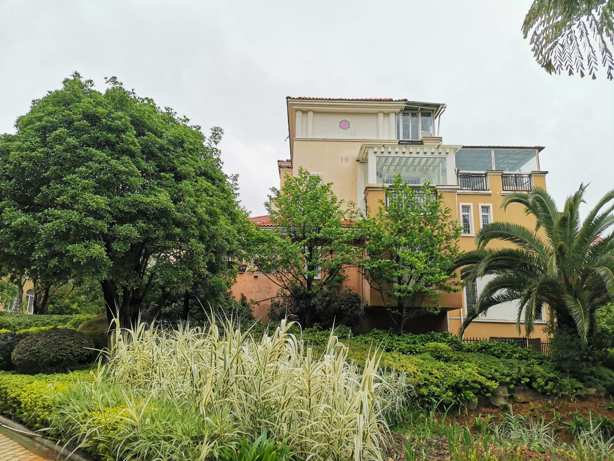 巫家坝玫瑰湾别墅花园150平露台80平豪华装修两车库