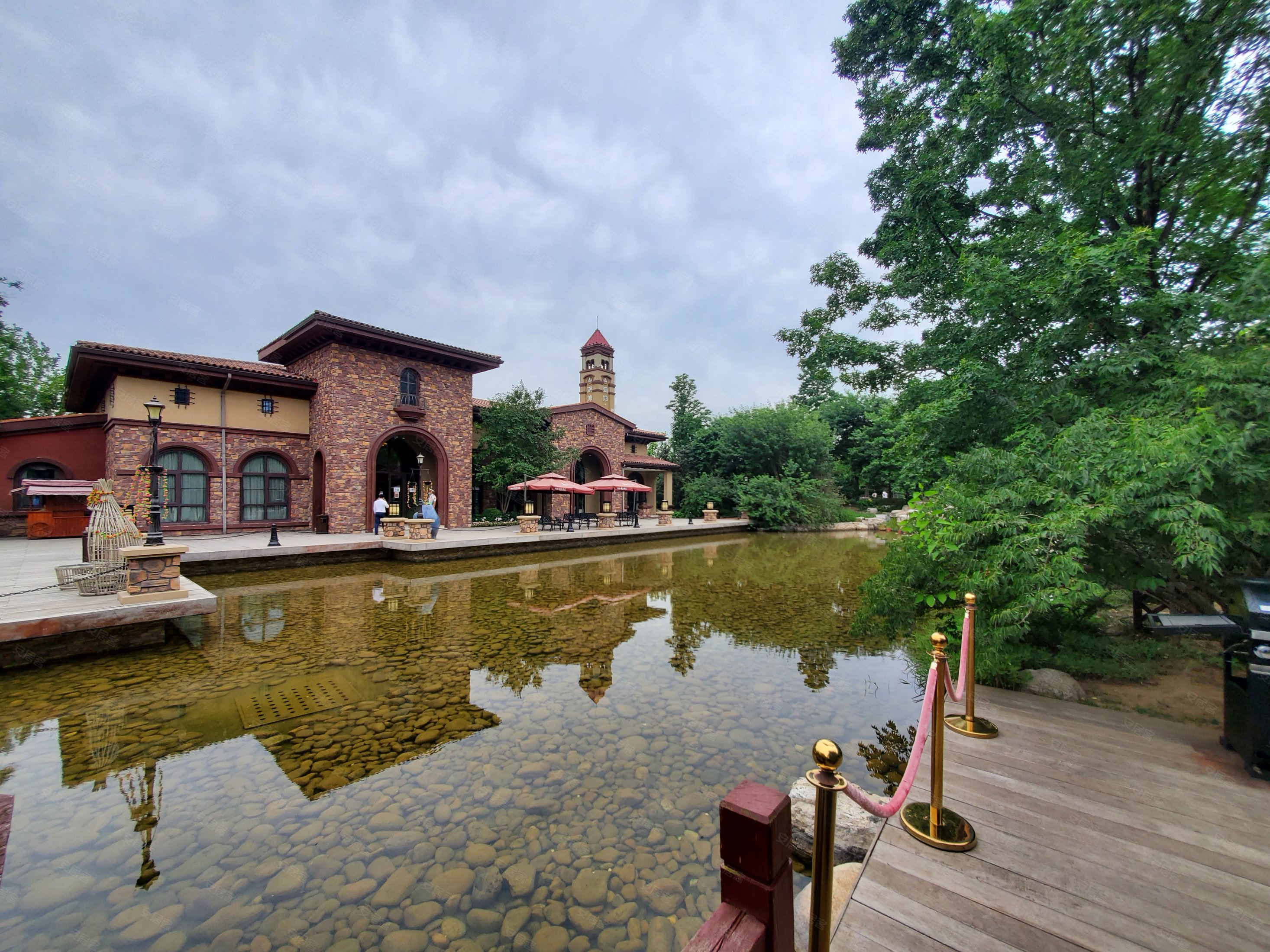 鸿坤原乡溪谷交通便利,配套成熟,均价12000