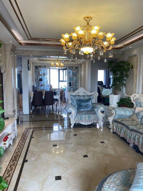 东方佳园带车位储藏室精装修南北通透老证诚心卖