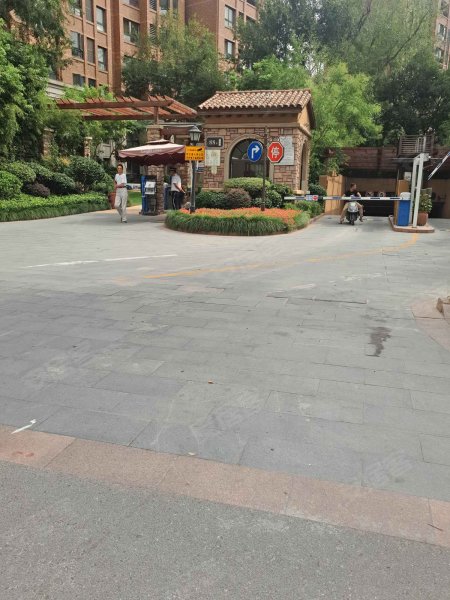 龙湖郦城(蓝湖香颂公寓住宅) 