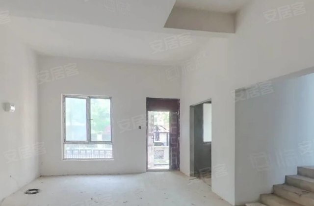 山湖温泉岛4室2厅205㎡75万二手房图片