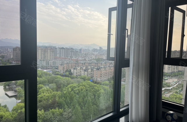 白马郡中苑4室2厅152㎡385万二手房图片