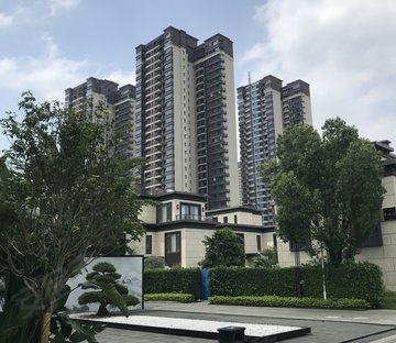 绿地大四房,南北通透,配套齐全!
