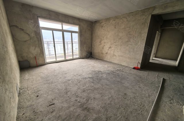 中央9号3室2厅135㎡55万二手房图片