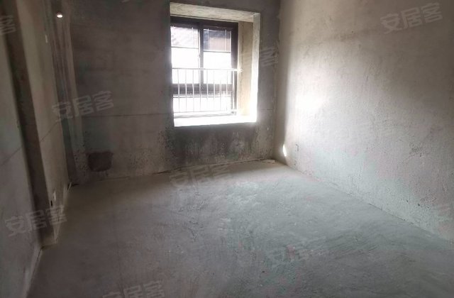 万佳华庭4室2厅175㎡148万二手房图片